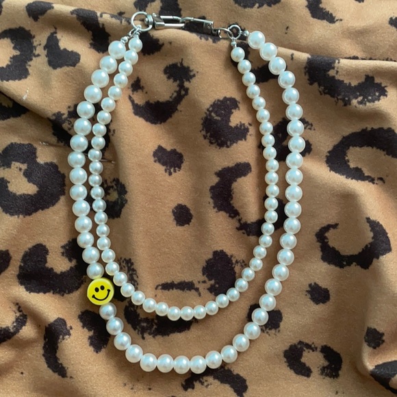 Super cute y2k smile necklace!! 💖 - Picture 2 of 4